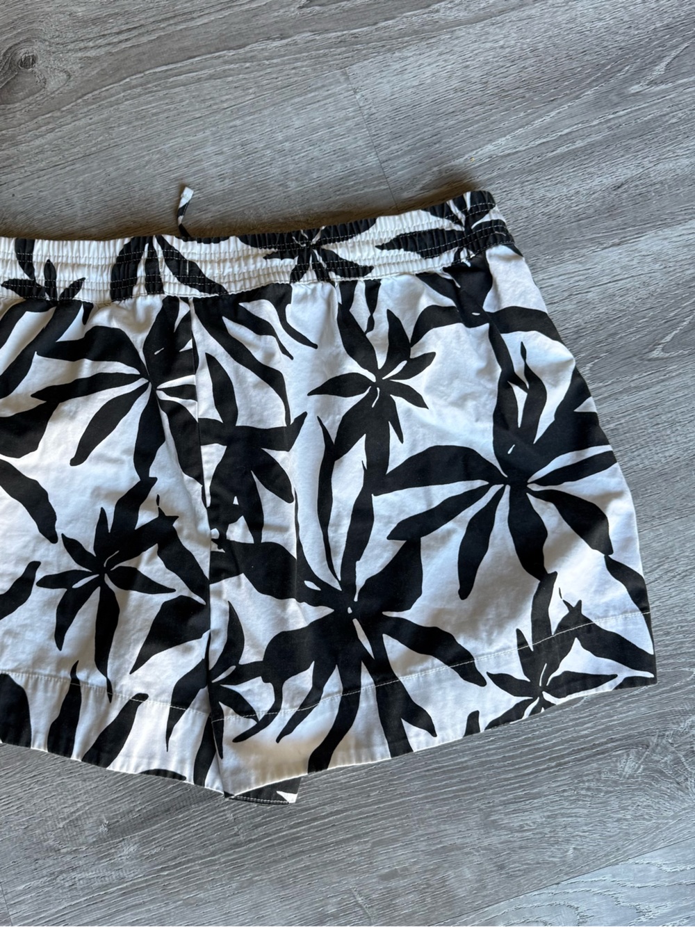 Men's Black & White Tropical Print Swim Shorts